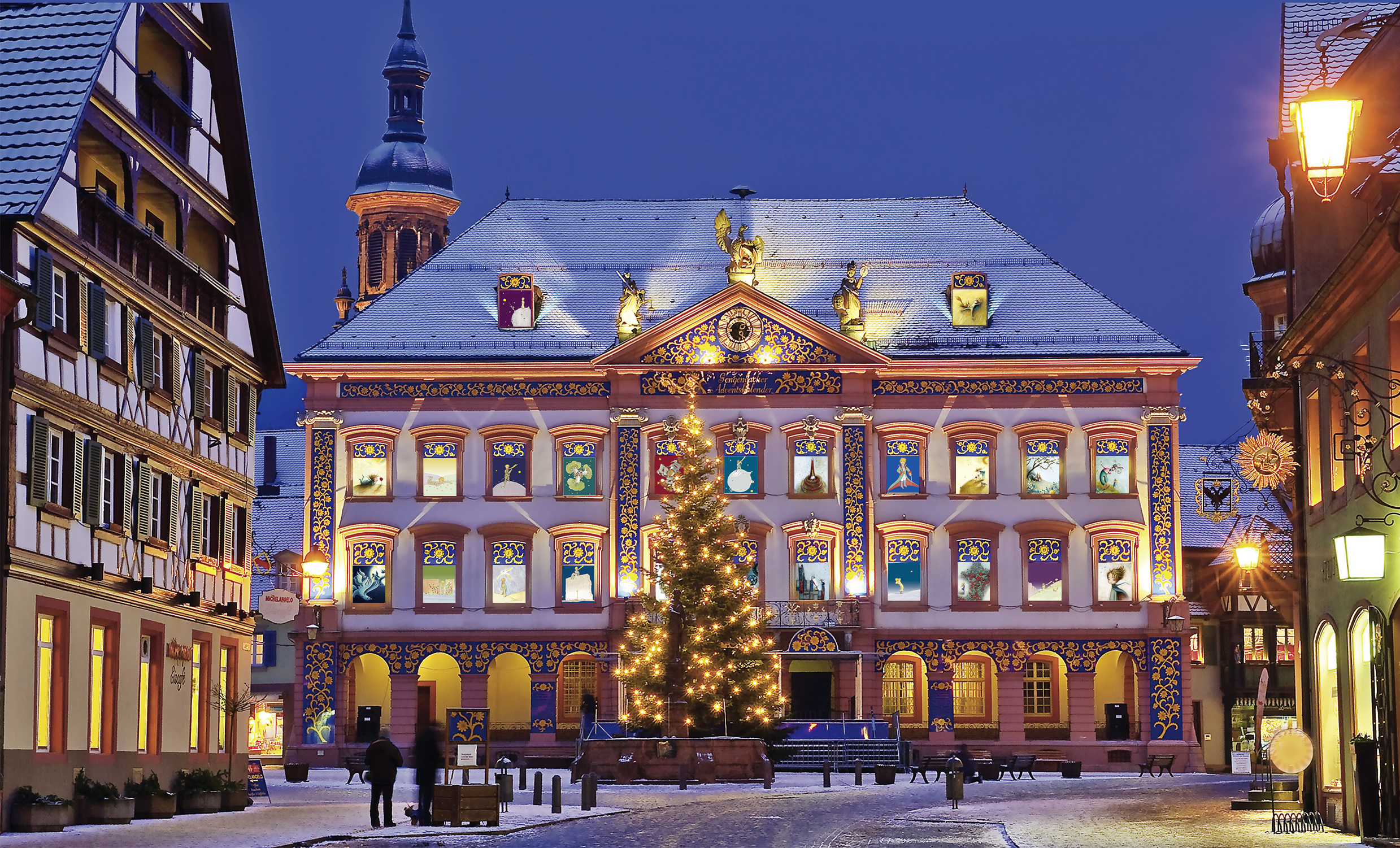 Adventskalender Gengenbach © Kultur- und Tourismus GmbH Gengenbach Das Bild zeigt den Adventskalender am Rathaus von Gengenbach