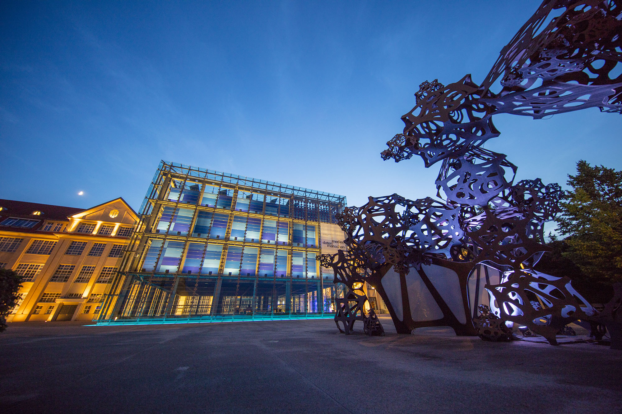 ZKM - ©KTG Karlsruhe Tourismus GmbH Fotograf: Mende ZKM-Zentrum für Kunst und Medien bei Nacht