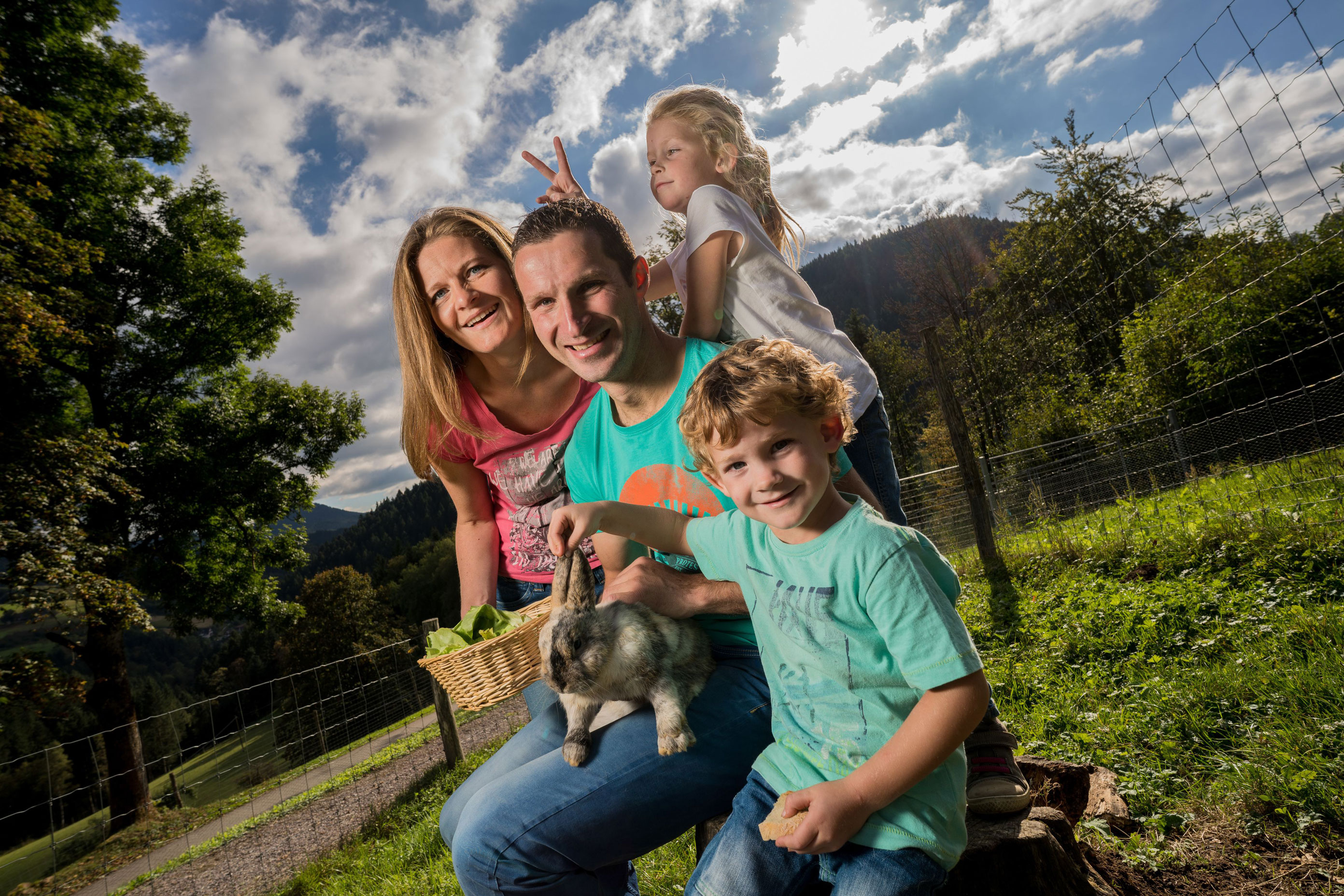 Das Bild zeigt eine Familie