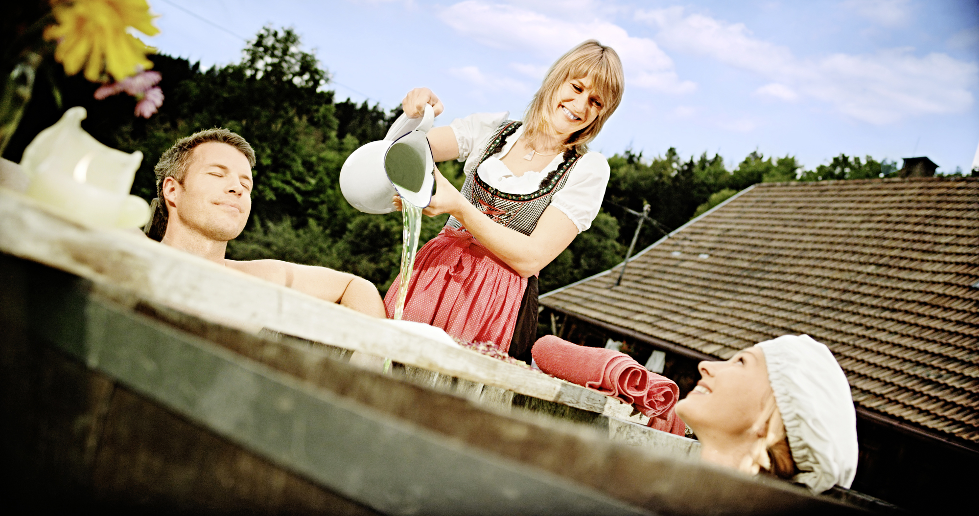 Pärchen im Zuberbad auf der Bader Alm