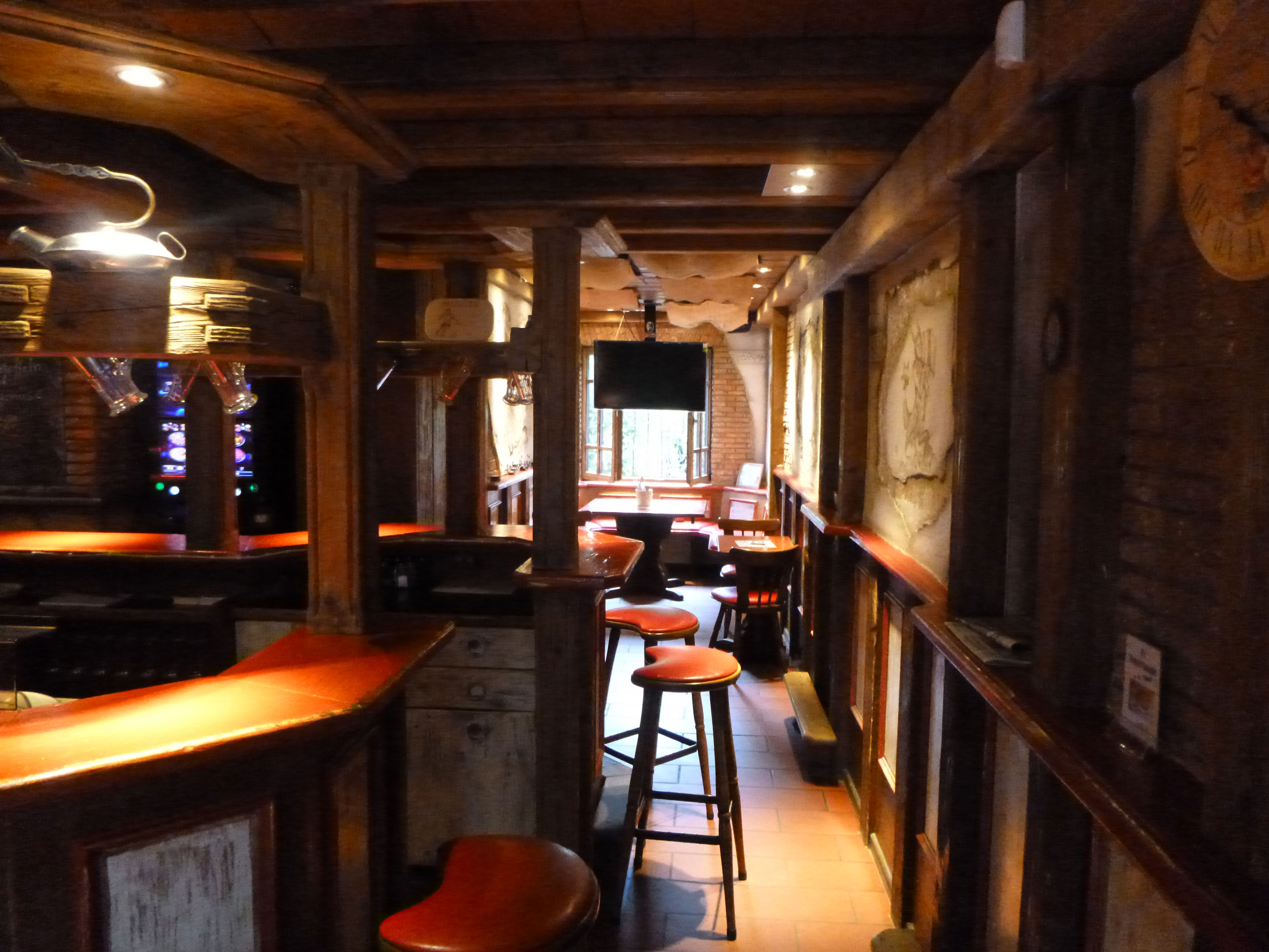 Blick in den Gastraum der Bierstube Simpl