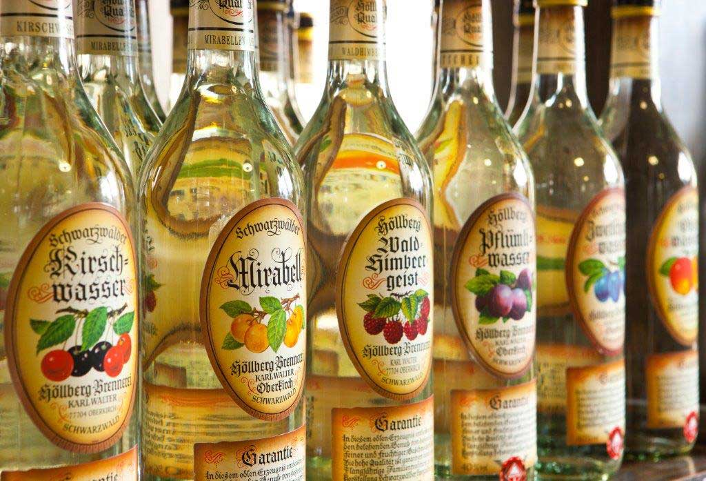 Verschiedene Obstbrände der Brennerei Höllberg
