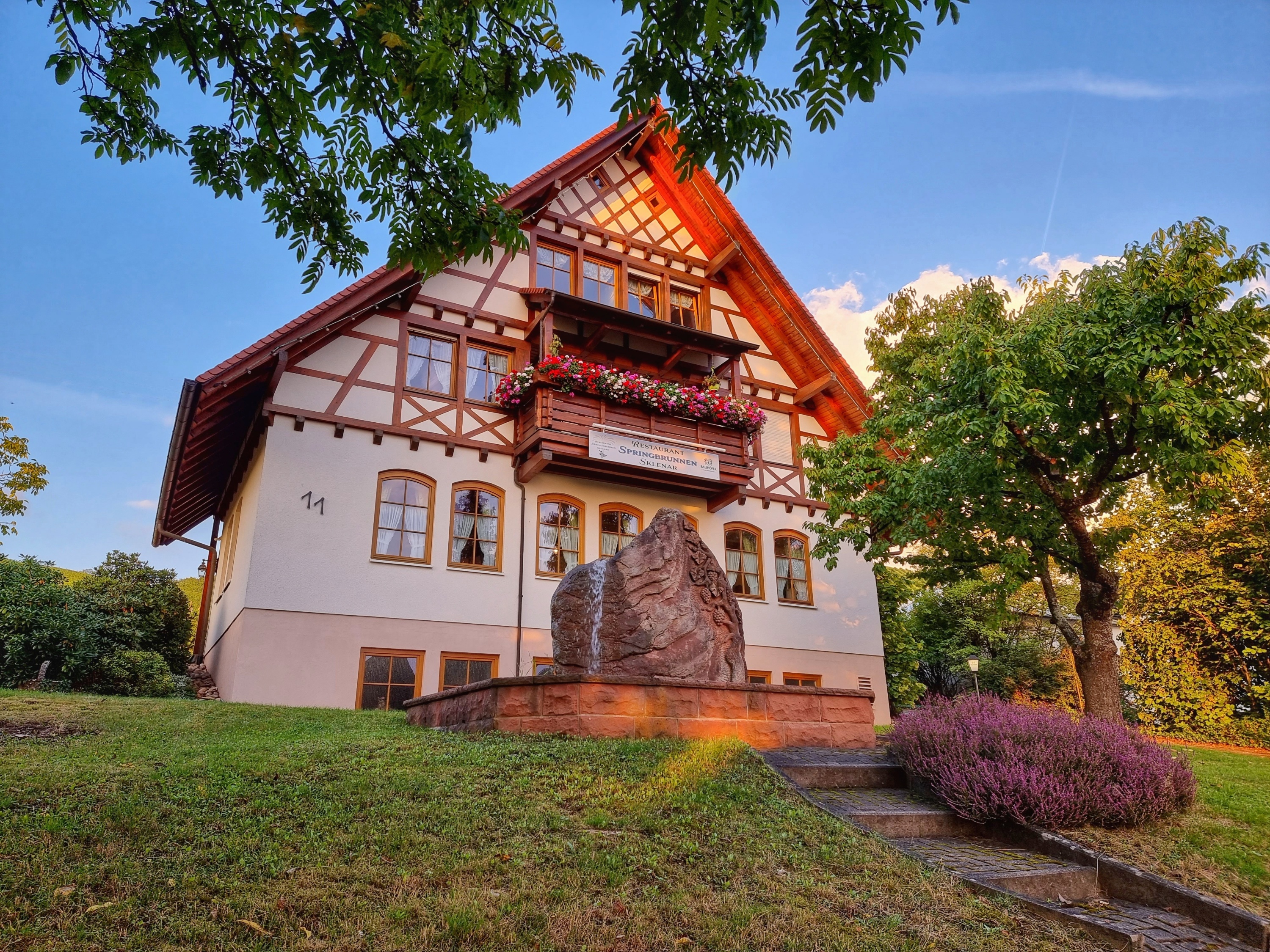 Restaurant und Weinberggarten "Springbrunnen"